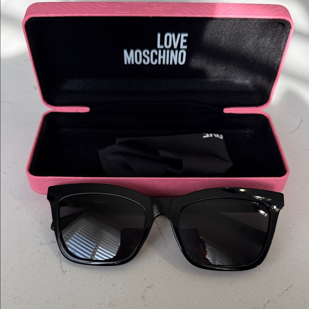 NWOT Love Moschino Black Sunglasses with Pink Case